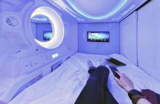 Капсульные отели Capsule Hostels Tallinn Таллин Односпальная кровать в общем номере для мужчин и женщин-9